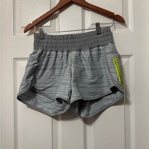 Lululemon tracker shorts size 8 euc